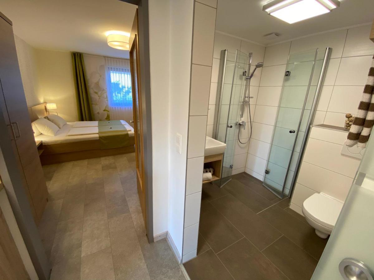 Privatzimmer Und Ferienwohnungen Leeb Persenbeug Exterior photo