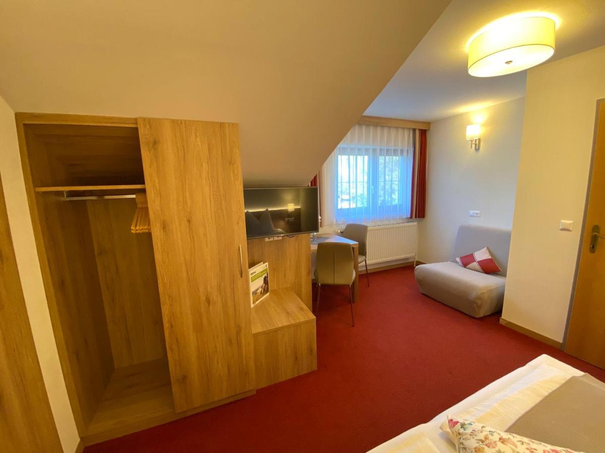 Privatzimmer Und Ferienwohnungen Leeb Persenbeug Exterior photo