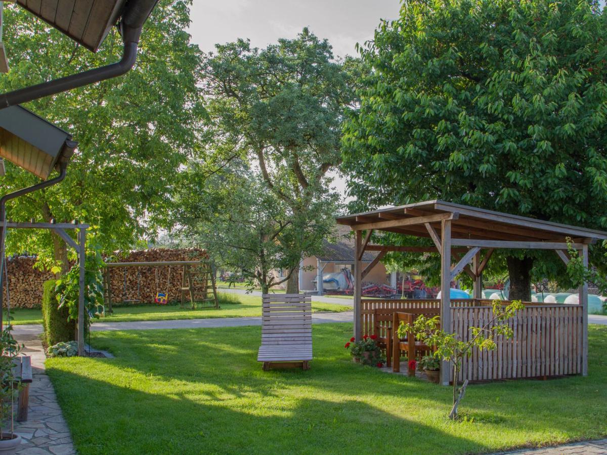 Privatzimmer Und Ferienwohnungen Leeb Persenbeug Exterior photo