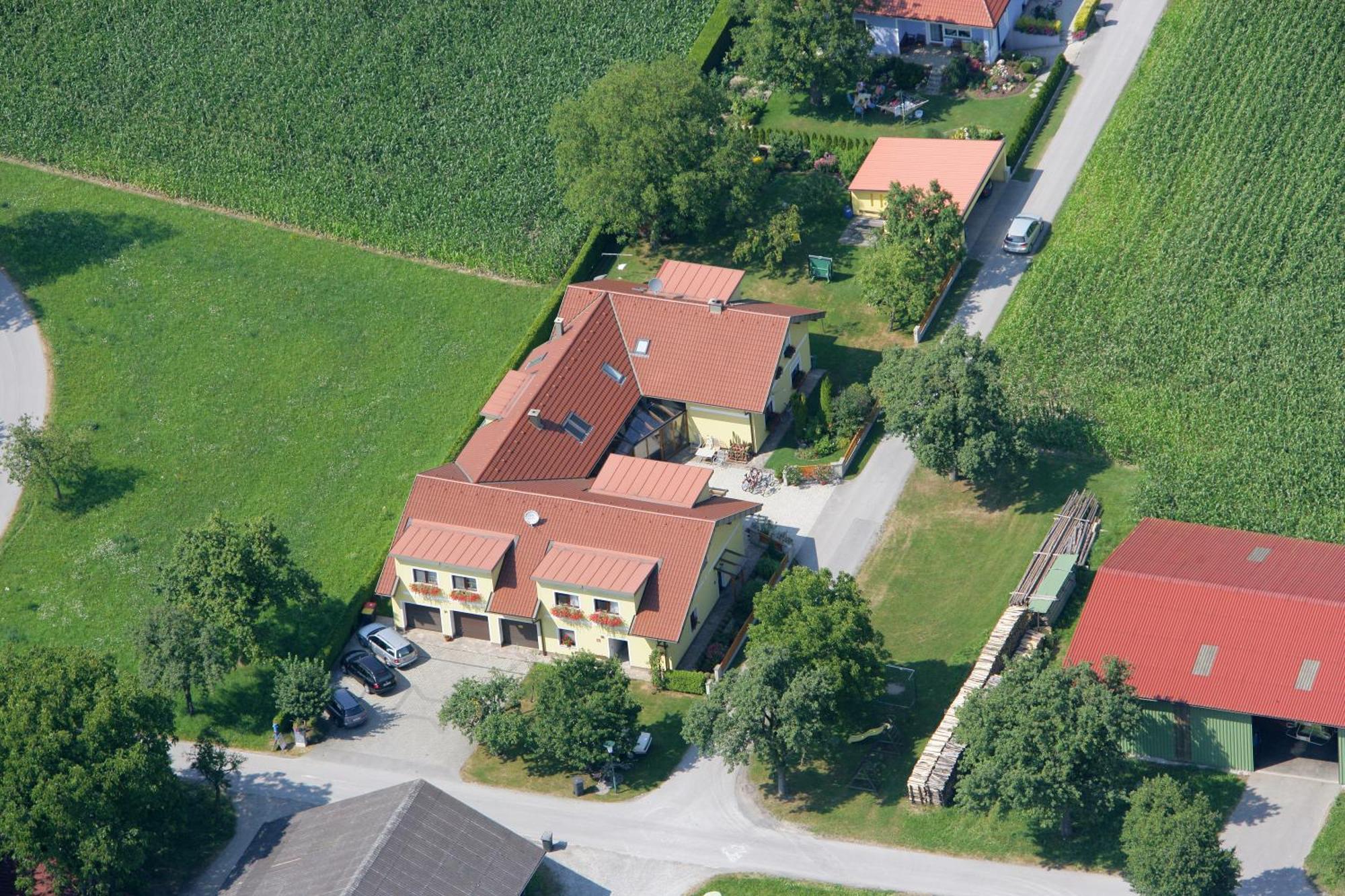 Privatzimmer Und Ferienwohnungen Leeb Persenbeug Exterior photo